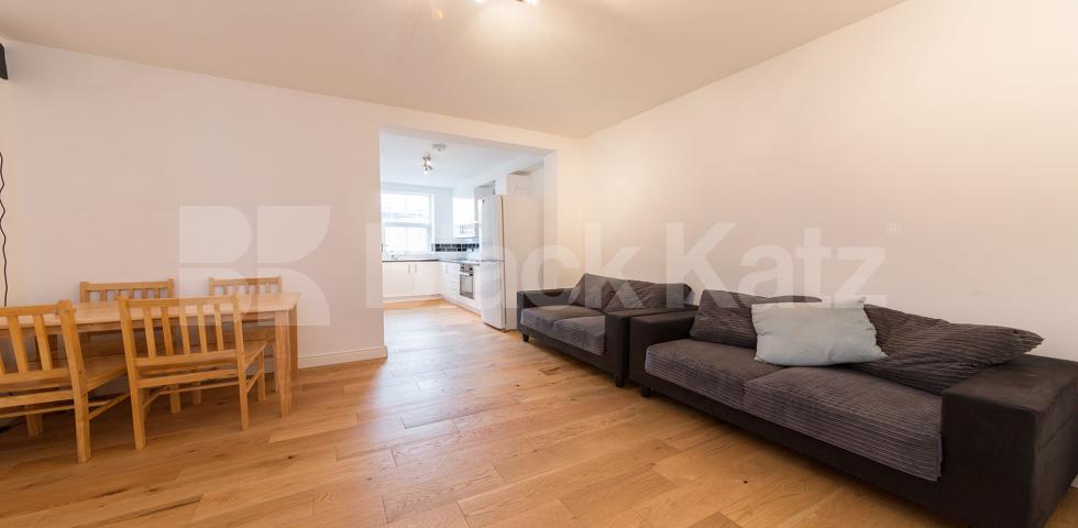 			STUNNING SPACIOUS SPLIT LEVEL 3 BEDROOM FLAT, 3 Bedroom, 1 bath, 1 reception Flat			 Springdale Road N16, NEWINGTON GREEN-STOKE NEWINGTON